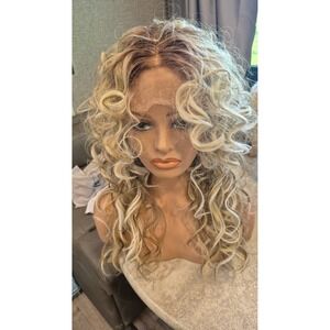 Martini wigs Carolina NWT Lace uncut